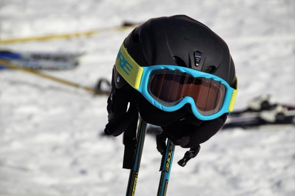 Die Skihelmpflicht. Wo sollte ich einen Skihelm tragen?